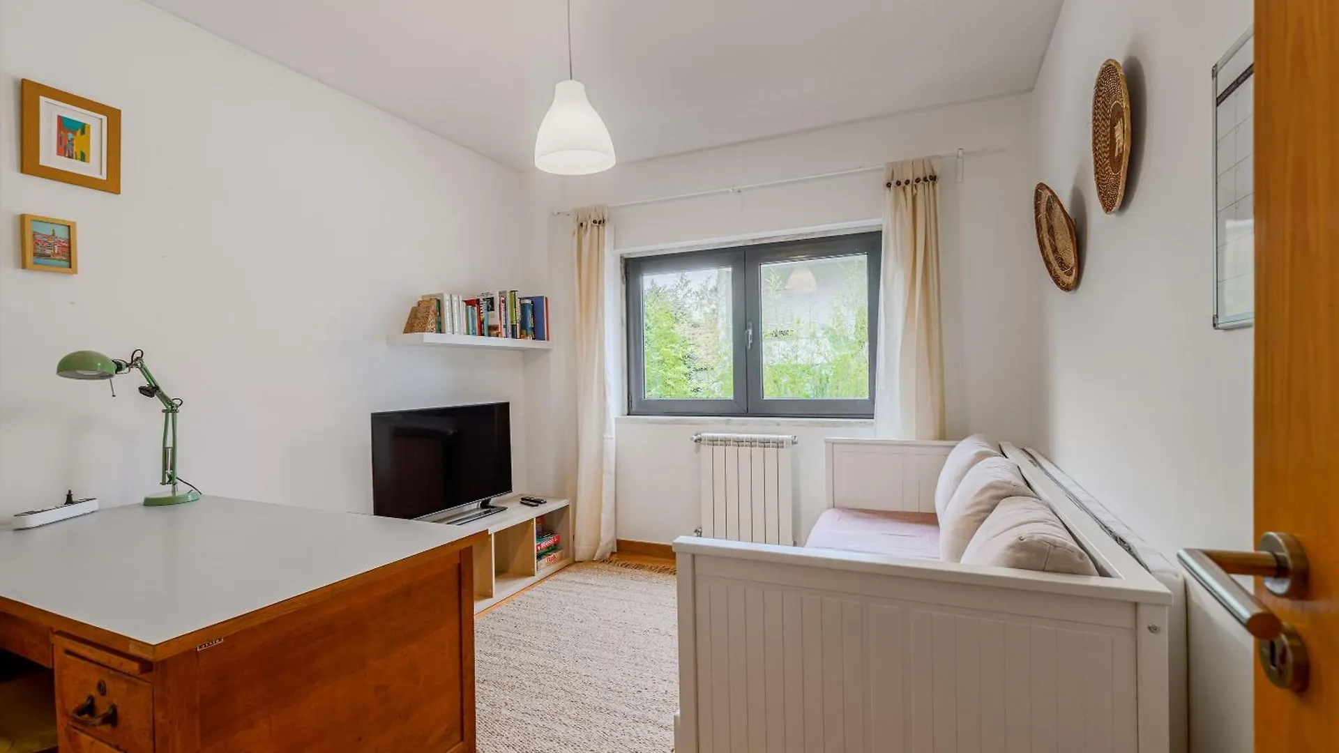 Cosy Village Home Parede Holiday home